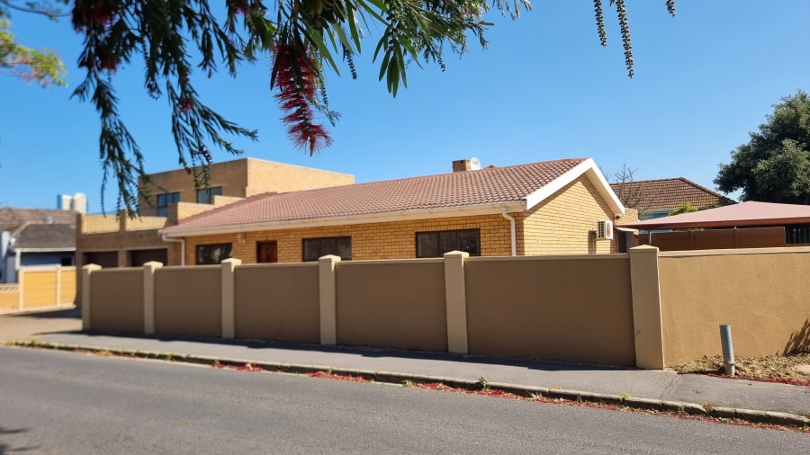 6 Bedroom Property for Sale in Lochnerhof Western Cape